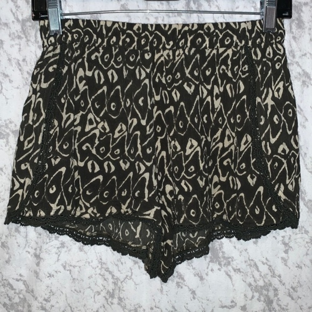 RD Style High Rise Rayon Wrap Short Shorts Grey White Tribal Print Size Small